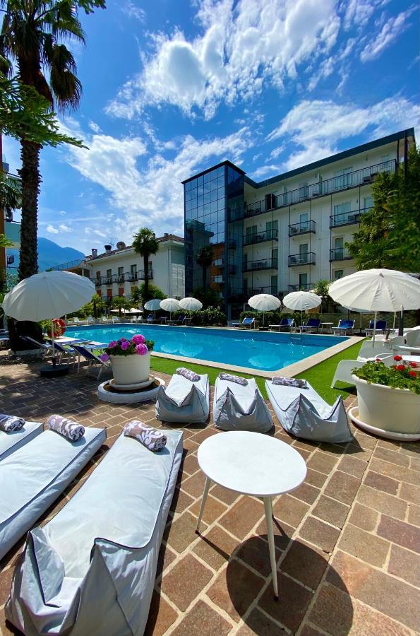 Hotel La Perla リーヴァ・デル・ガルダ エクステリア 写真